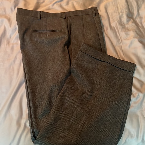 Pant and blazer suit set. Pant size 36x29. Blazer size large - Picture 4 of 4